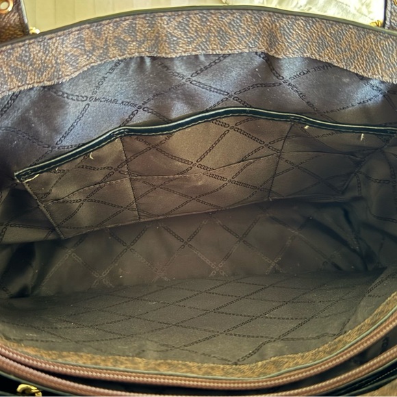 Michael Kors Black and Gray Tote Bag - Picture 4 of 16